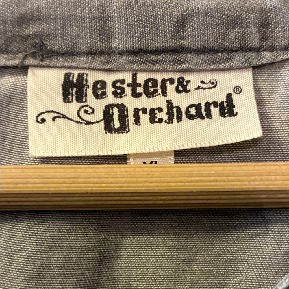 Casual Gray Button-Down Shirt with Frayed Hem, Breathable, Soft Fabric. Size XL - Picture 3 of 9